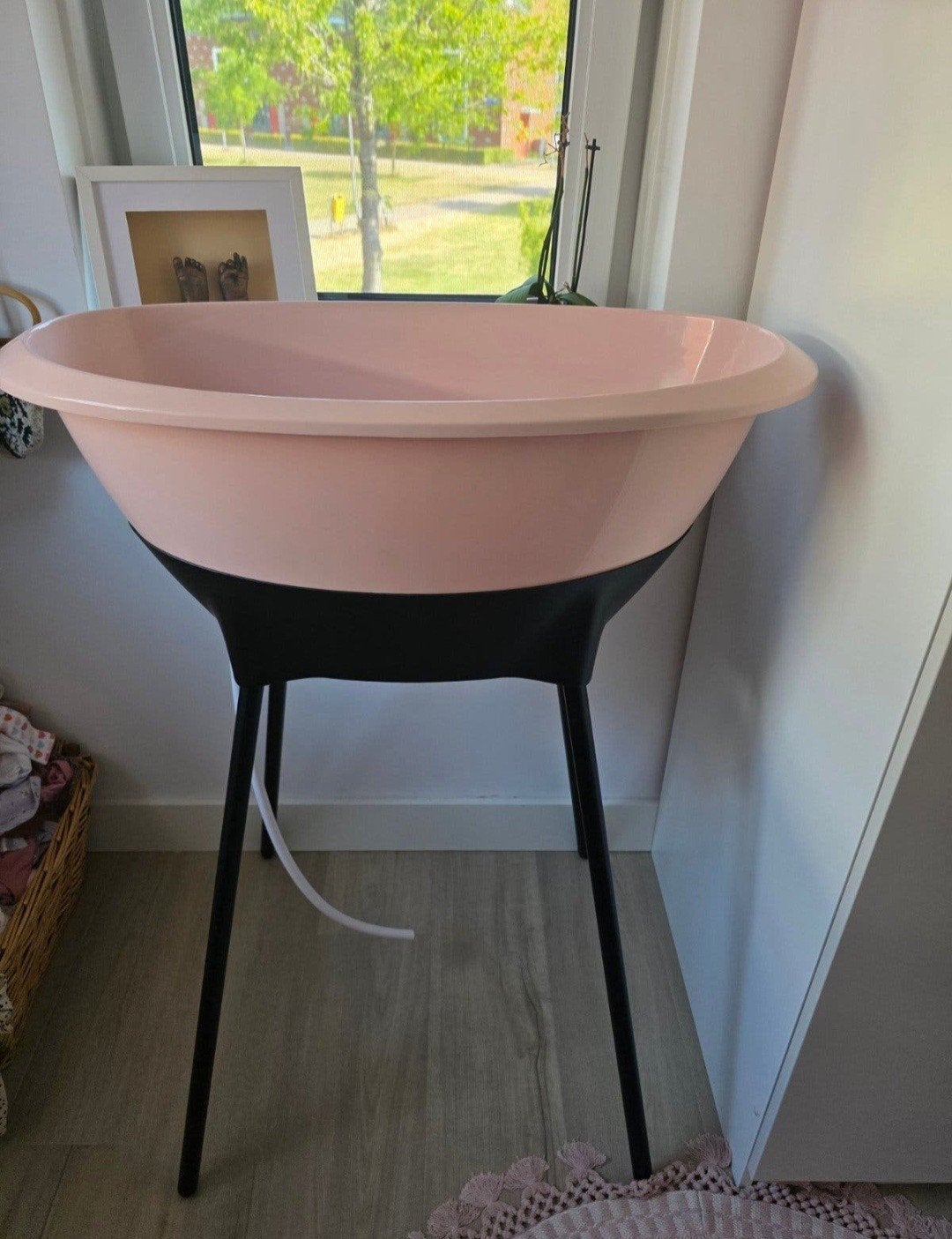 Luma babybadje roze met standaard - zo goed als nieuw, Zo goed als nieuw, Badje, Standaard, Ophalen