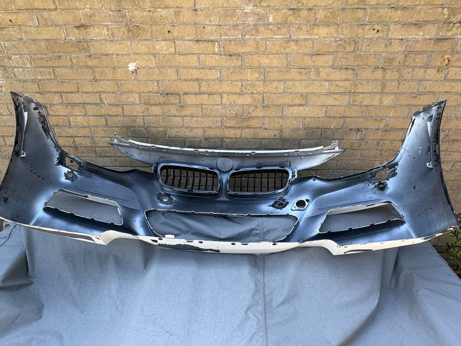 BMW Bumper inclusief grill - Voorzijde, Auto-onderdelen, Carrosserie en Plaatwerk, Ophalen, Gebruikt, Voor, Bumper