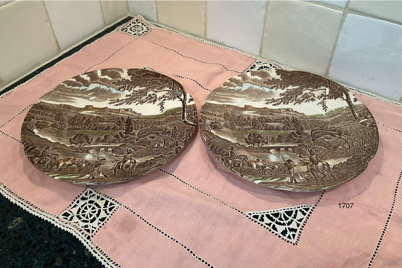 Paar Johnson Brothers "Road to Windsor" Ironstone borden, Ophalen of Verzenden