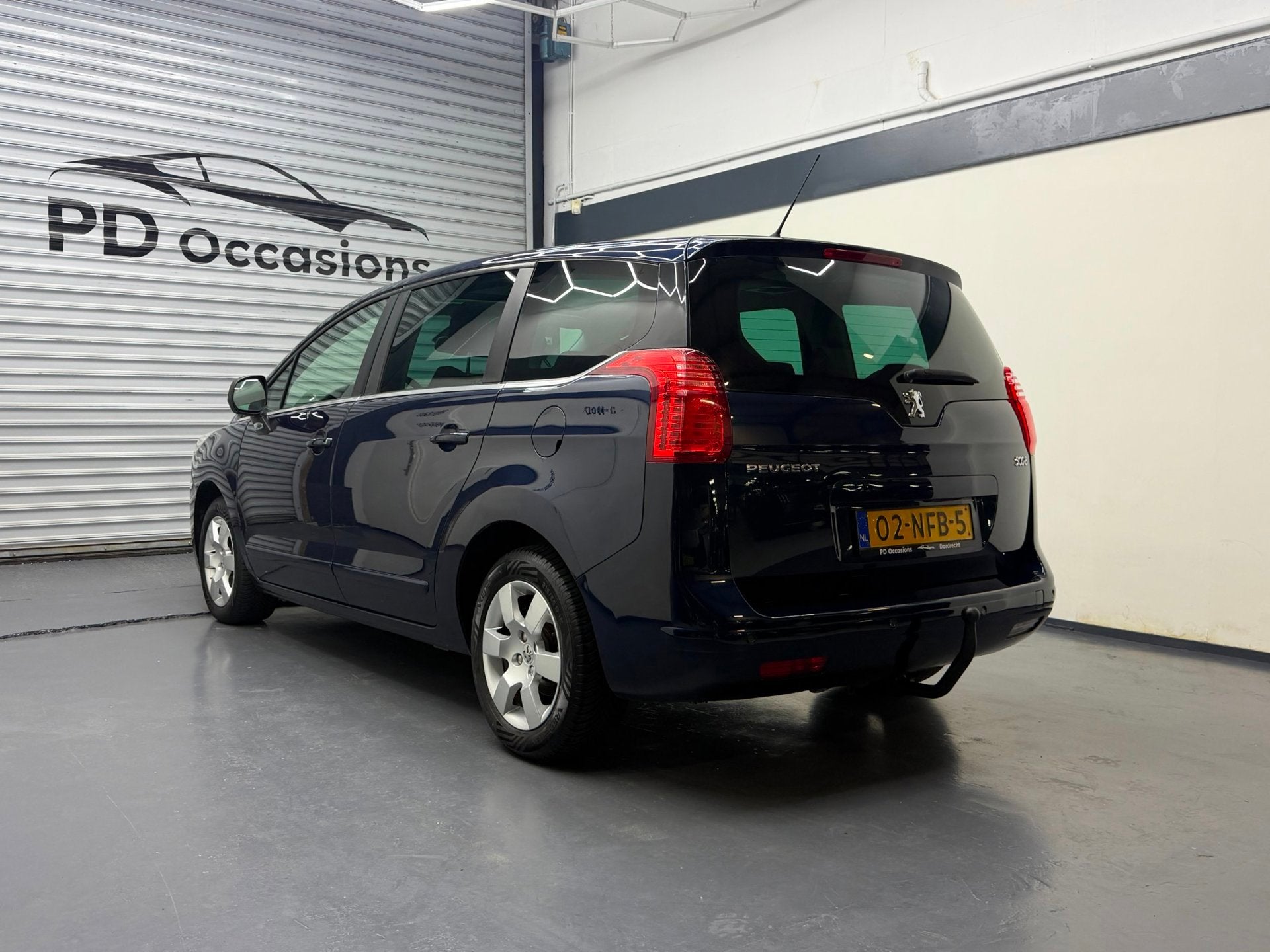 Peugeot 5008 1.6 THP ST 5p. - Pano - Trekhaak - Clima - Nieu, Auto's, Voorwielaandrijving, Euro 5, Stof, Zwart