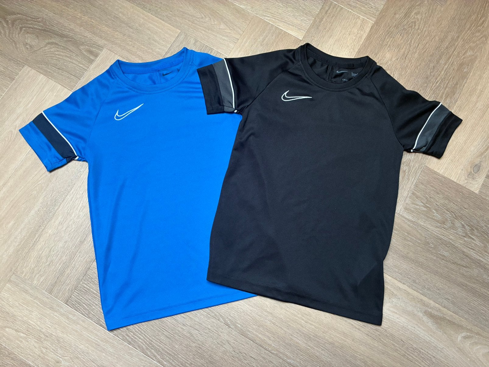 T-shirts Nike Dry Fit maat 128-137, Ophalen of Verzenden, Zo goed als nieuw, Jongen of Meisje, Overige typen