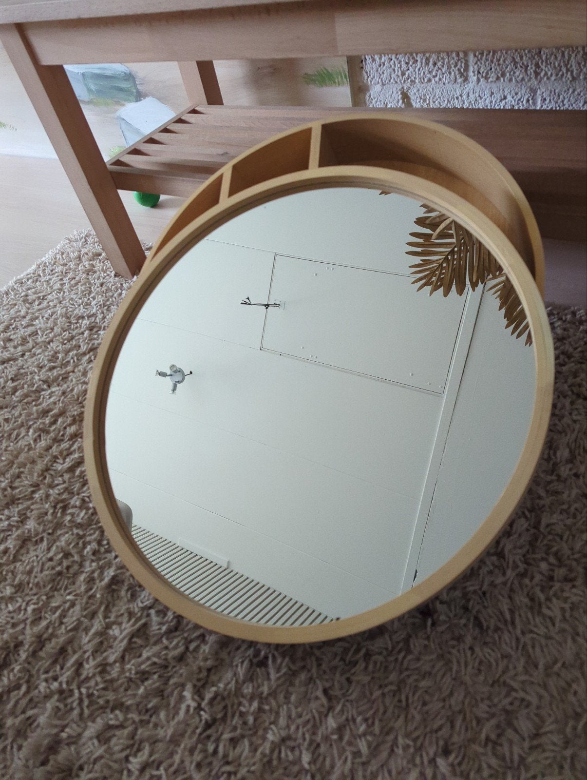 Ronde spiegel met houten frame en opbergvakken, Ophalen, Zo goed als nieuw, Rond, 50 tot 75 cm