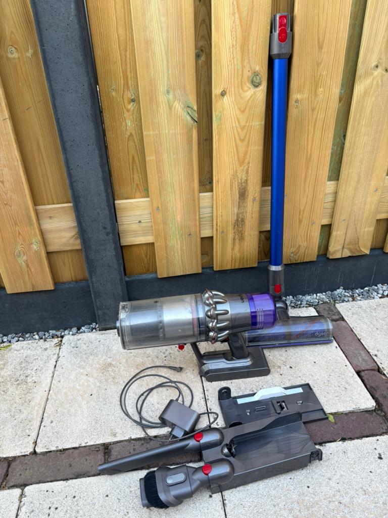 Dyson V11 Steelstofzuiger - Krachtige Draadloze Reiniging, Witgoed en Apparatuur, Stofzuigers, Ophalen, Draadloos, Zo goed als nieuw