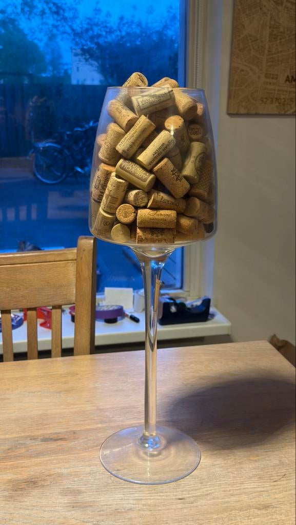 Grote Wijn Glas met Kurken - Decoratief, Huis en Inrichting, Woonaccessoires | Etagères, Ophalen of Verzenden, Zo goed als nieuw