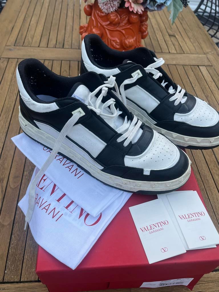 Valentino Sneakers Maat 43 - Zo goed als nieuw, Ophalen of Verzenden, Zo goed als nieuw, Zwart, Sneakers of Gympen