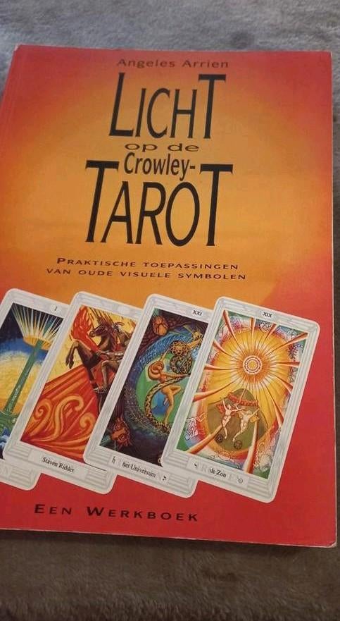 Vintage Angeles Arrien - Licht  Crowley-  tarot, Boeken, Achtergrond en Informatie, Astrologie, Ophalen of Verzenden, Zo goed als nieuw