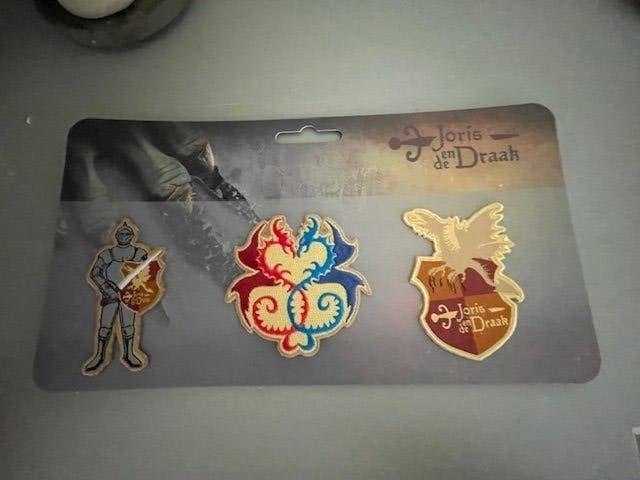 Set Joris en de Draak 3 emblemen  applicatie. Efteling NIEUW, Ophalen, Nieuw, Beeldje of Poppetje