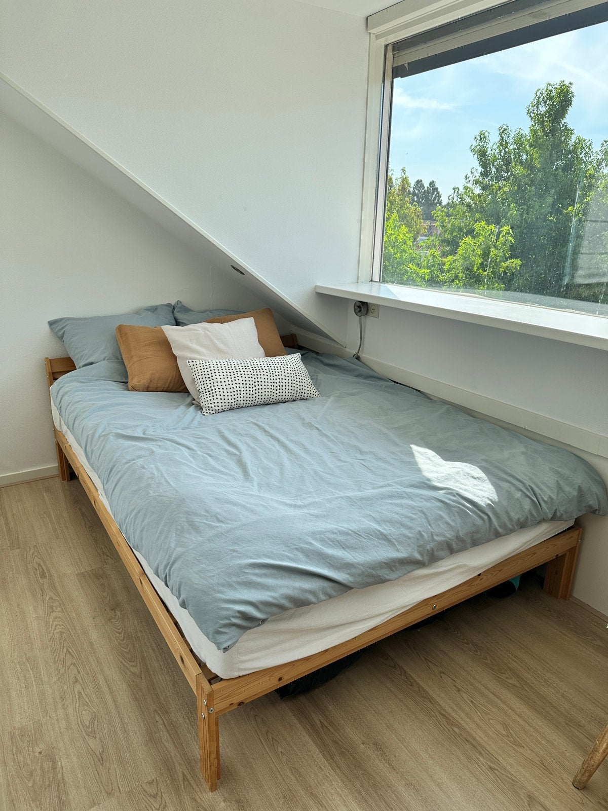 Twijfelaar IKEA NEIDEN + luxe Topcare pocketveermatras, Ophalen, Bruin, 140 cm, Zo goed als nieuw