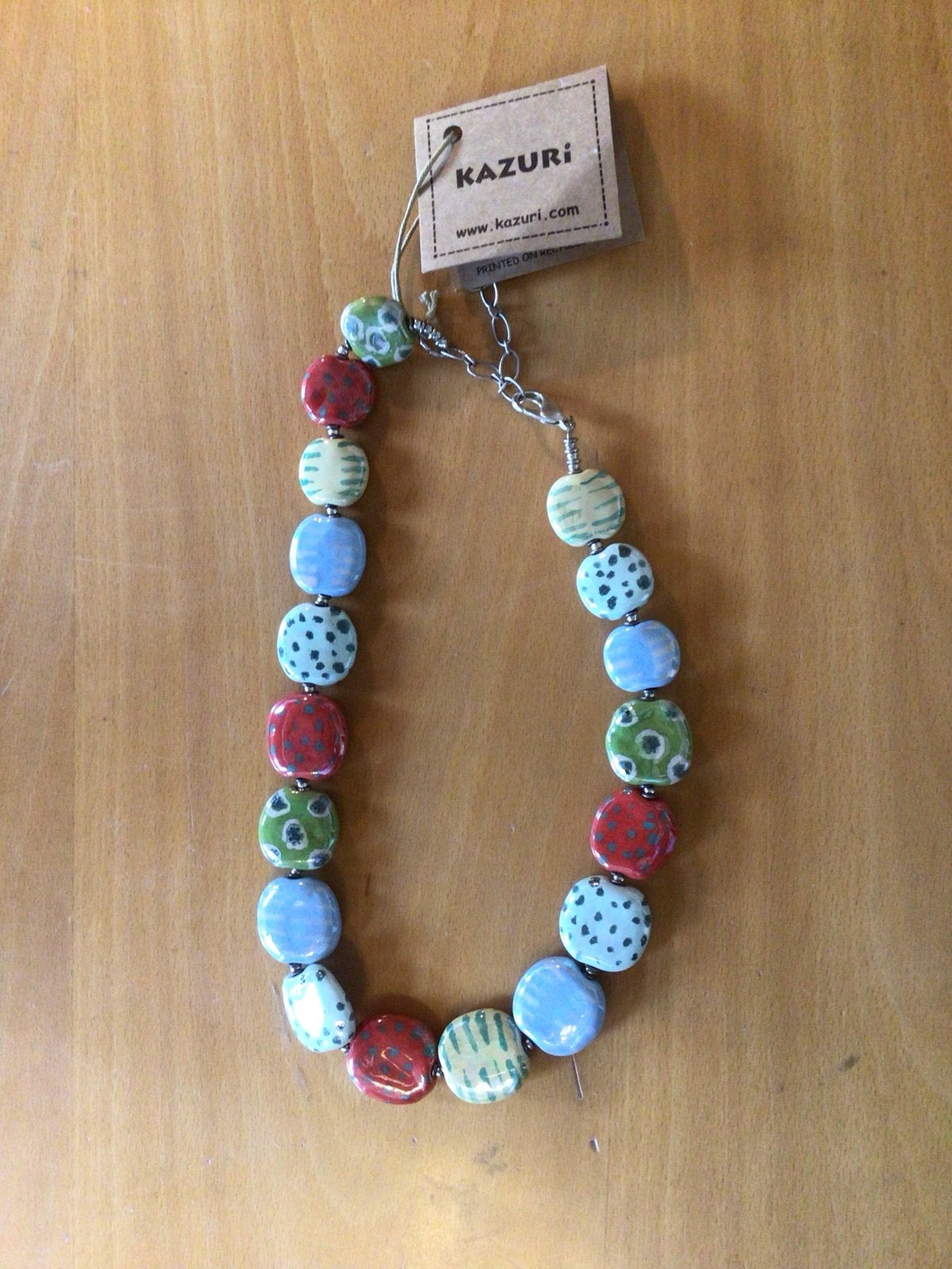 Korte ketting van Kazuri van handgemaakte kleisteentjes, Ophalen of Verzenden, Nieuw, Overige kleuren, Steen of Mineraal