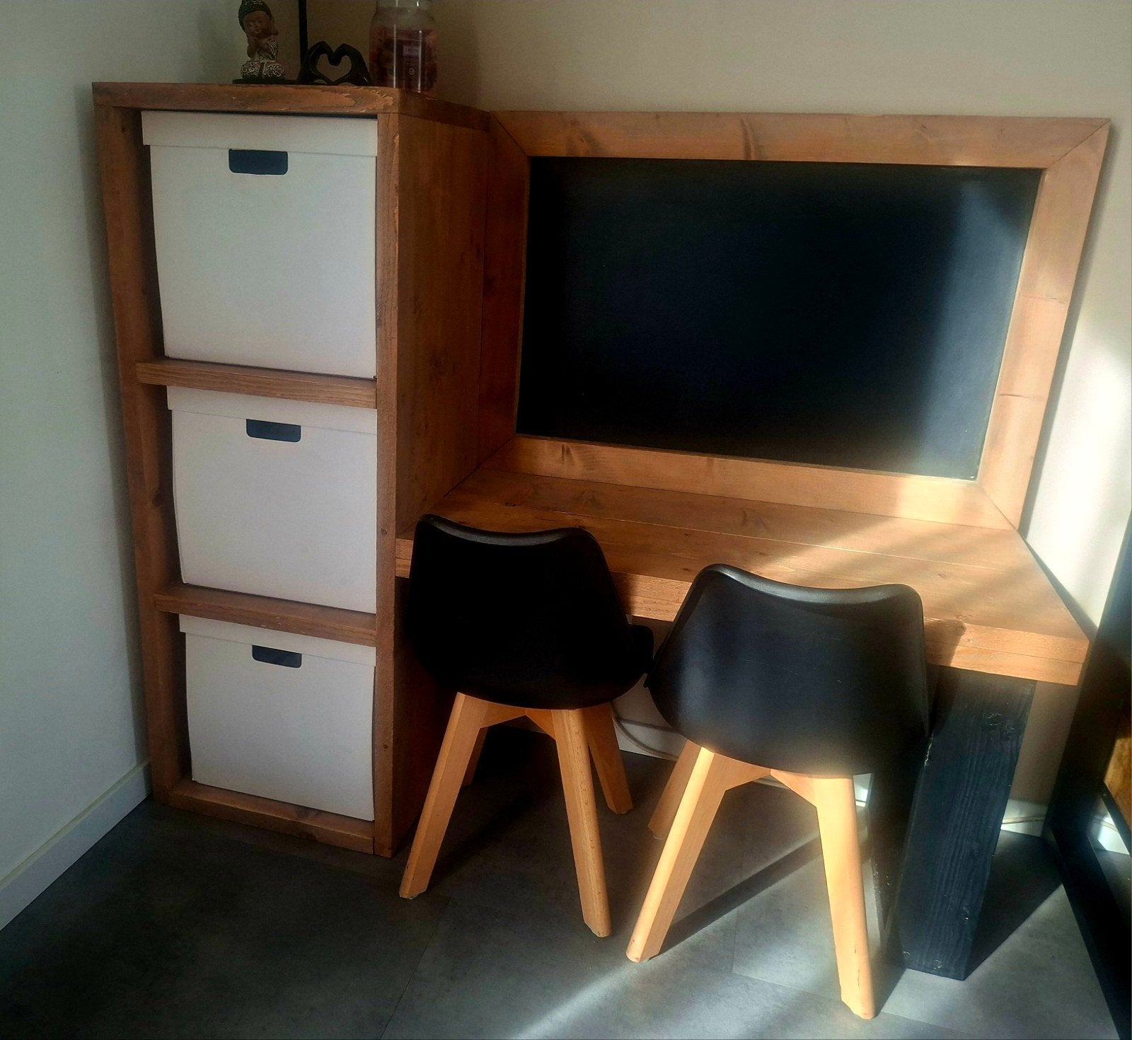 Mooi houten kindermeubel met 2 stoelen, Ophalen, Zo goed als nieuw, Overige typen