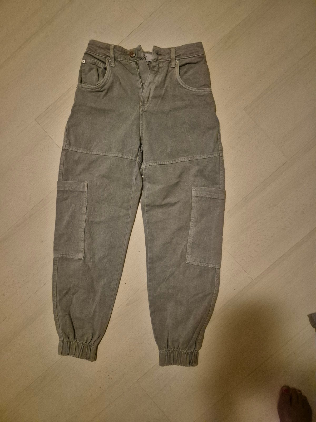 Bershka Cargo Broek Maat 34 (XS) - Zo goed als nieuw, Zo goed als nieuw, Maat 34 (XS) of kleiner, Bershka, Ophalen of Verzenden
