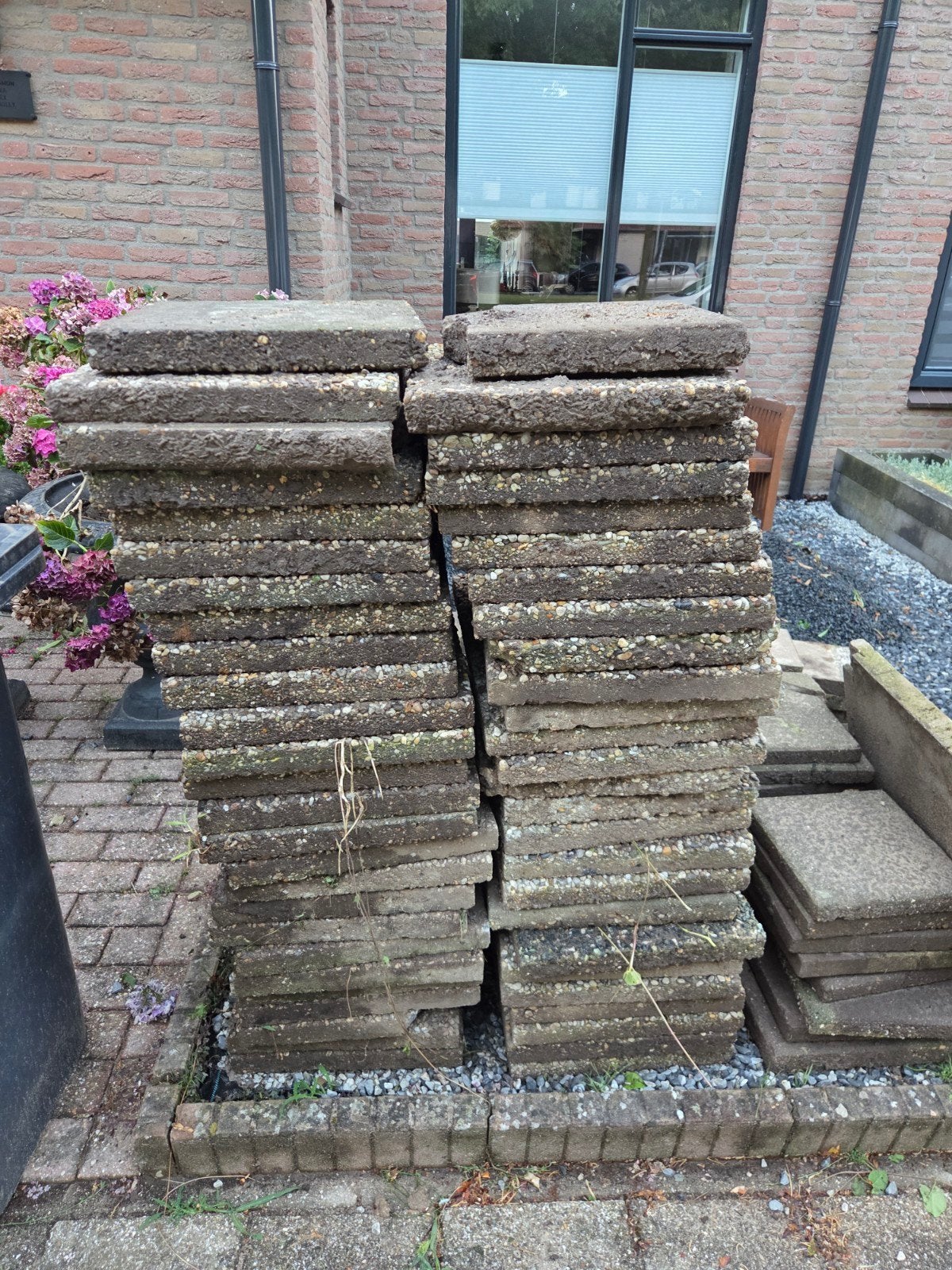Gratis af te halen Gebruikte betonnen terrastegels en klinke, Tuin en Terras, Ophalen, Gebruikt, 10 m² of meer, Beton
