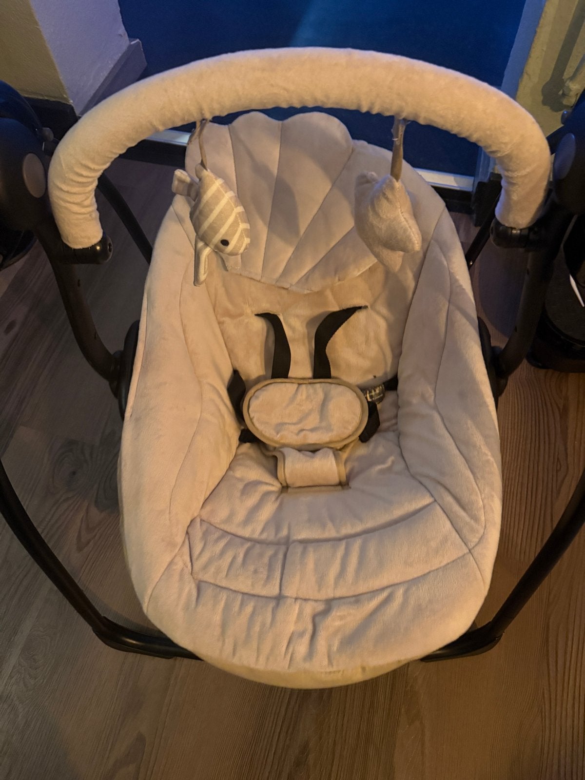 Comfortabele baby electrische schommelstoel met speelboog, Schommelstoel, Ophalen, Overige merken, Met gordel(s) of riempje(s)