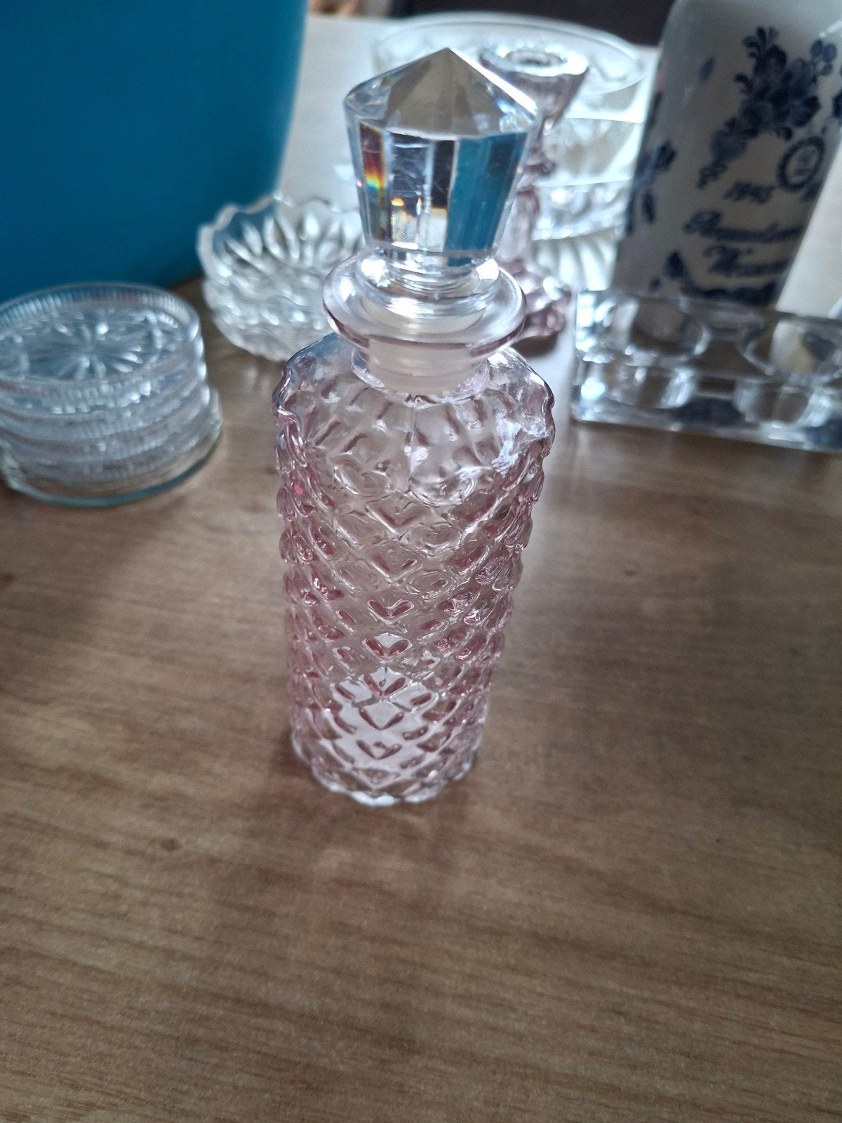 Vintage roze glazen parfumflesje met dop, Antiek en Kunst, Ophalen of Verzenden
