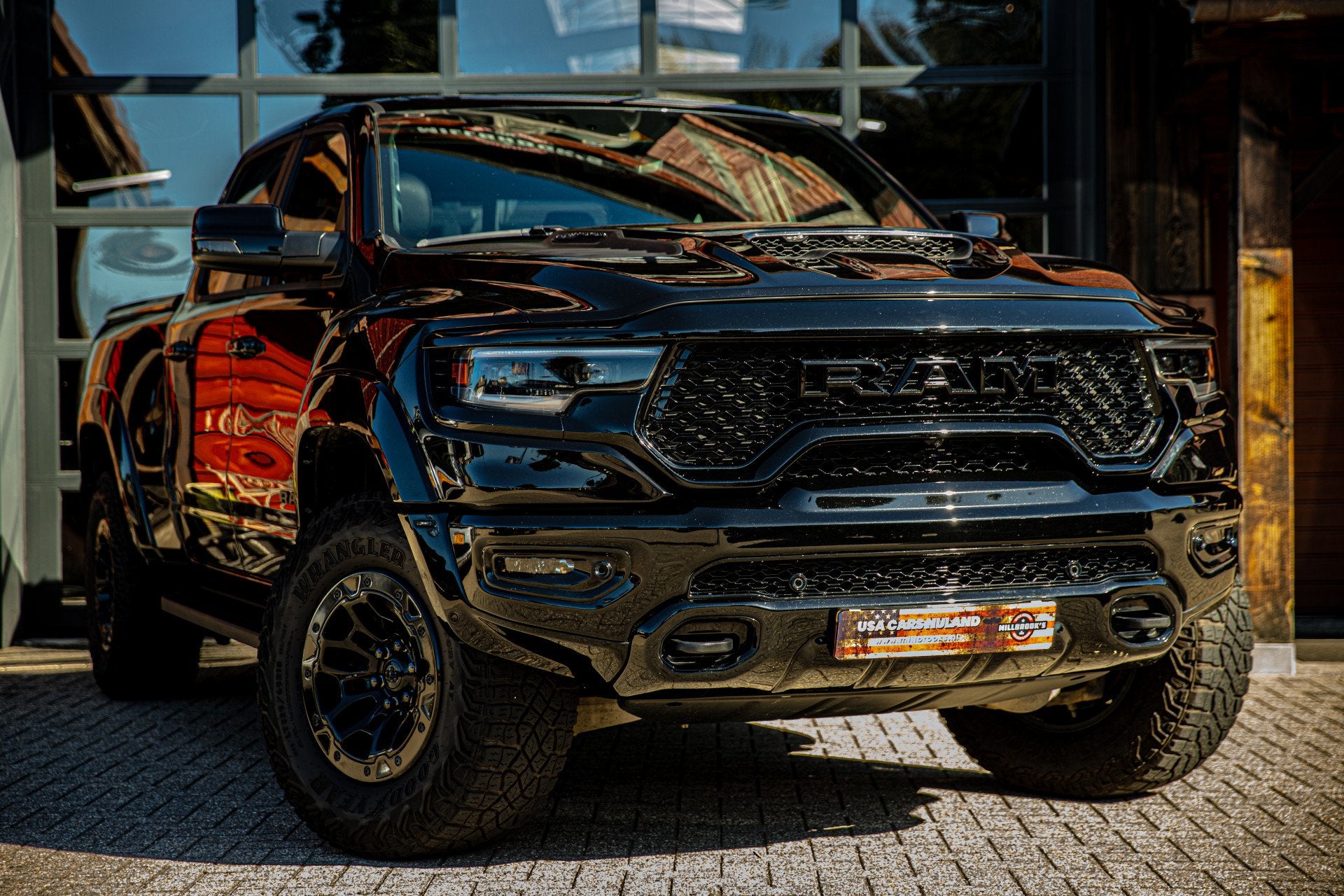 Dodge Ram 1500 6.2 V8 4x4 Crew Cab TRX Final edition, Auto's, Automaat, Lichtsensor, Gebruikt, 2875 kg