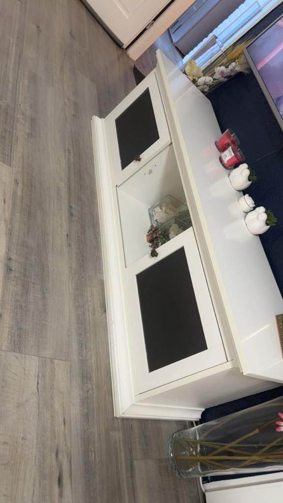 Witte TV meubelkast met opbergruimte, Huis en Inrichting, Kasten | Televisiemeubels, Ophalen, 100 tot 150 cm, Zo goed als nieuw