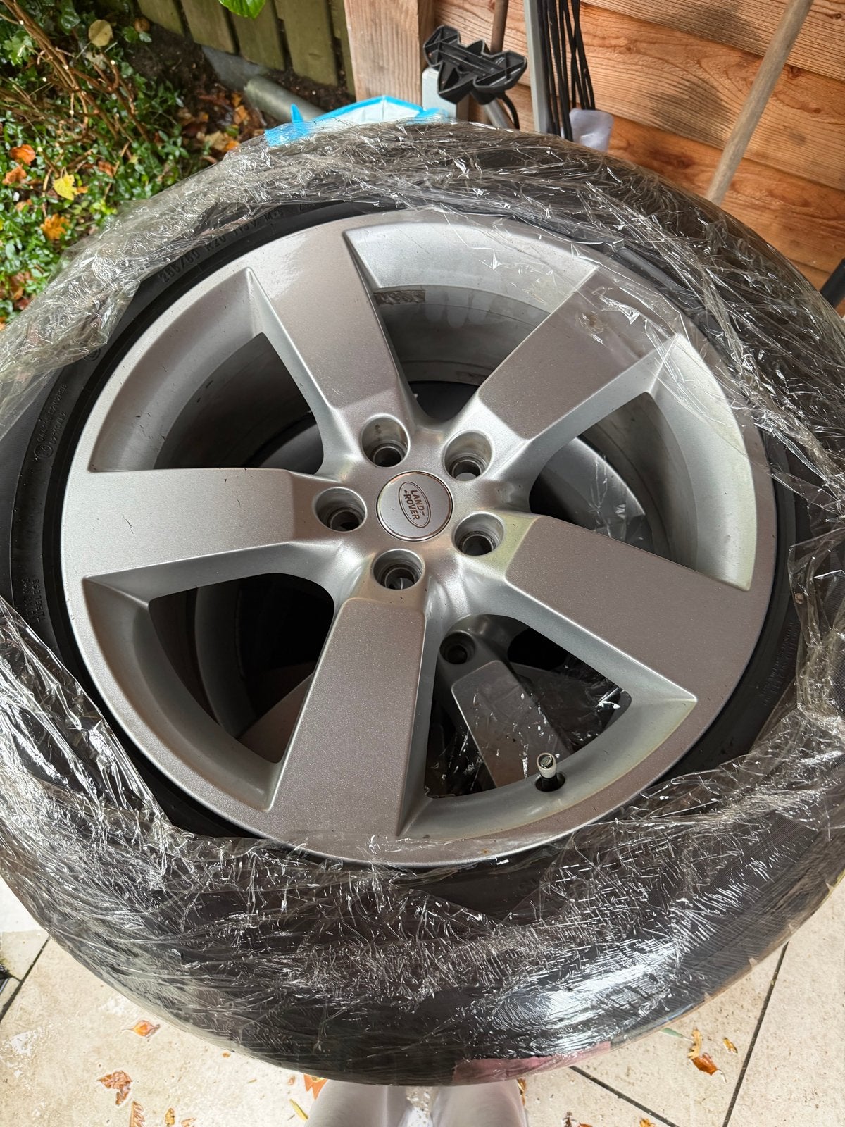 20 inch velgen Land Rover Defender met Pirelli winterbanden, Ophalen, Gebruikt, 255 mm, Banden en Velgen