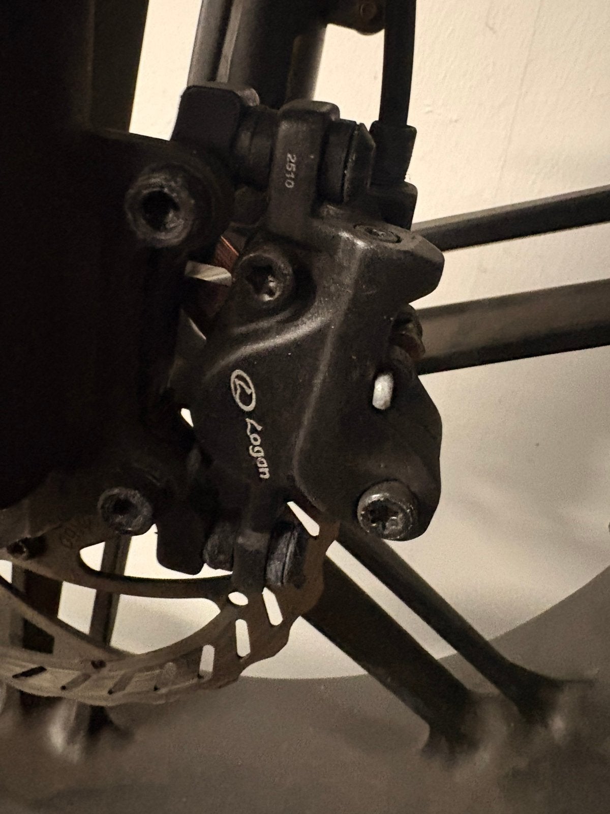 Logan hydraulische voor- en achterrem, Ophalen of Verzenden, Zo goed als nieuw, Remmen