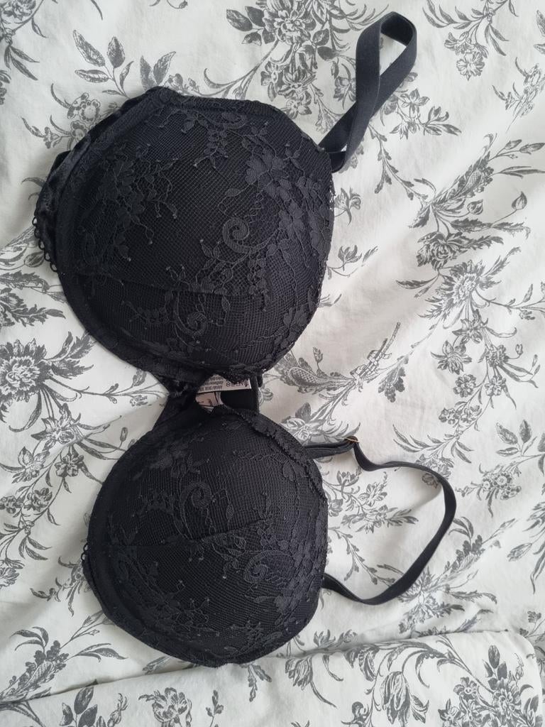 Victoria's Secret Zwarte Kanten BH, Kleding | Dames, Ondergoed en Lingerie, Victoria's Secret, Ophalen of Verzenden, Zwart, BH