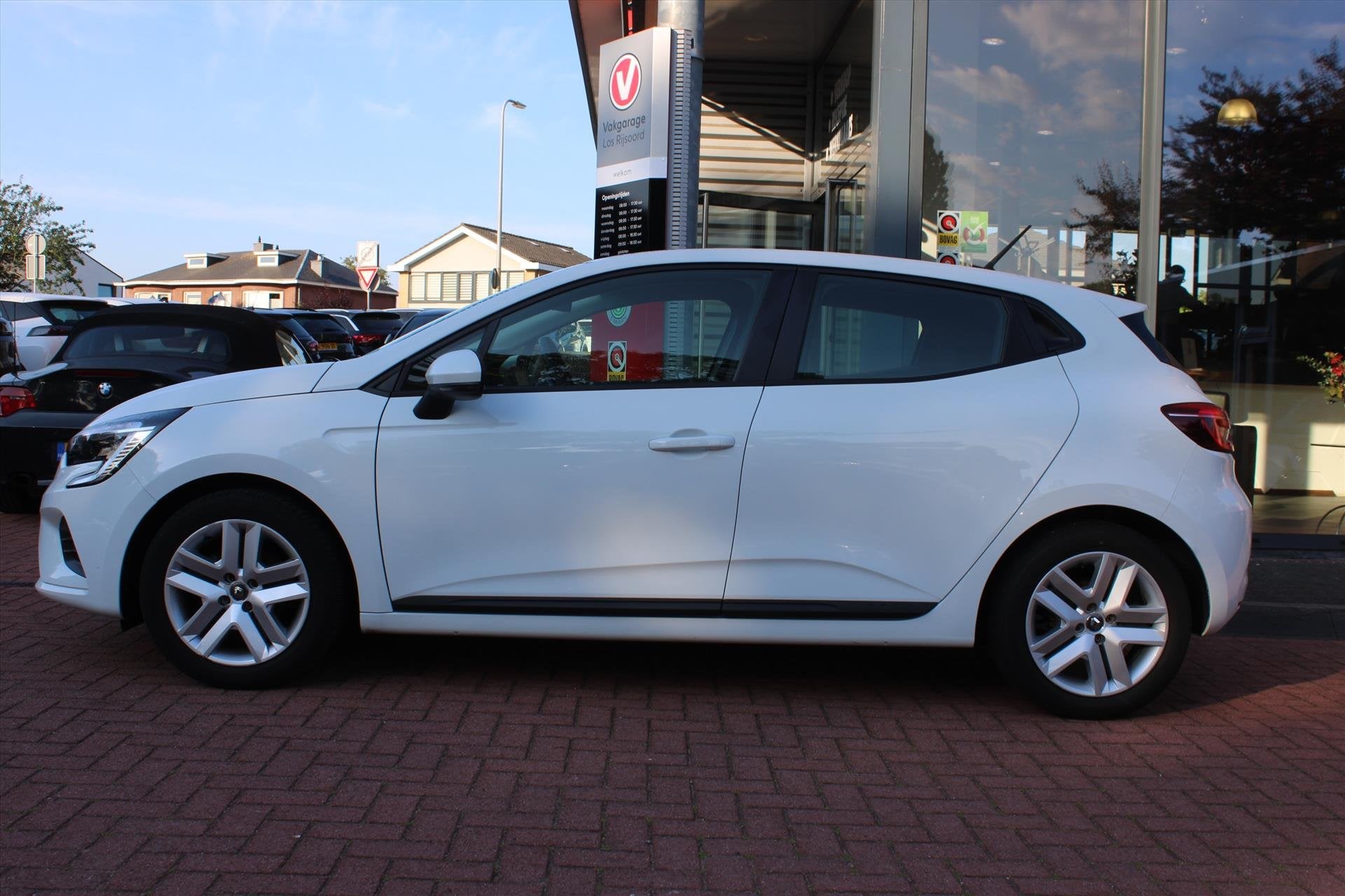 RENAULT Clio 1.0 TCe *Zen* | Trekhaak | Carplay | Cruise & C, Auto's, Renault, Gebruikt, 580 kg, Origineel Nederlands, Bedrijf