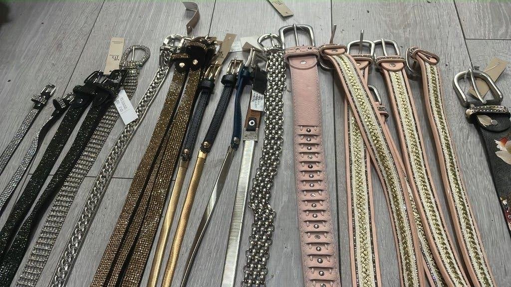 Damesriemen diverse modellen en kleuren - 142 stuk, Kleding | Dames, Overige kleuren, 100 cm of meer, Echt leder, Nieuw