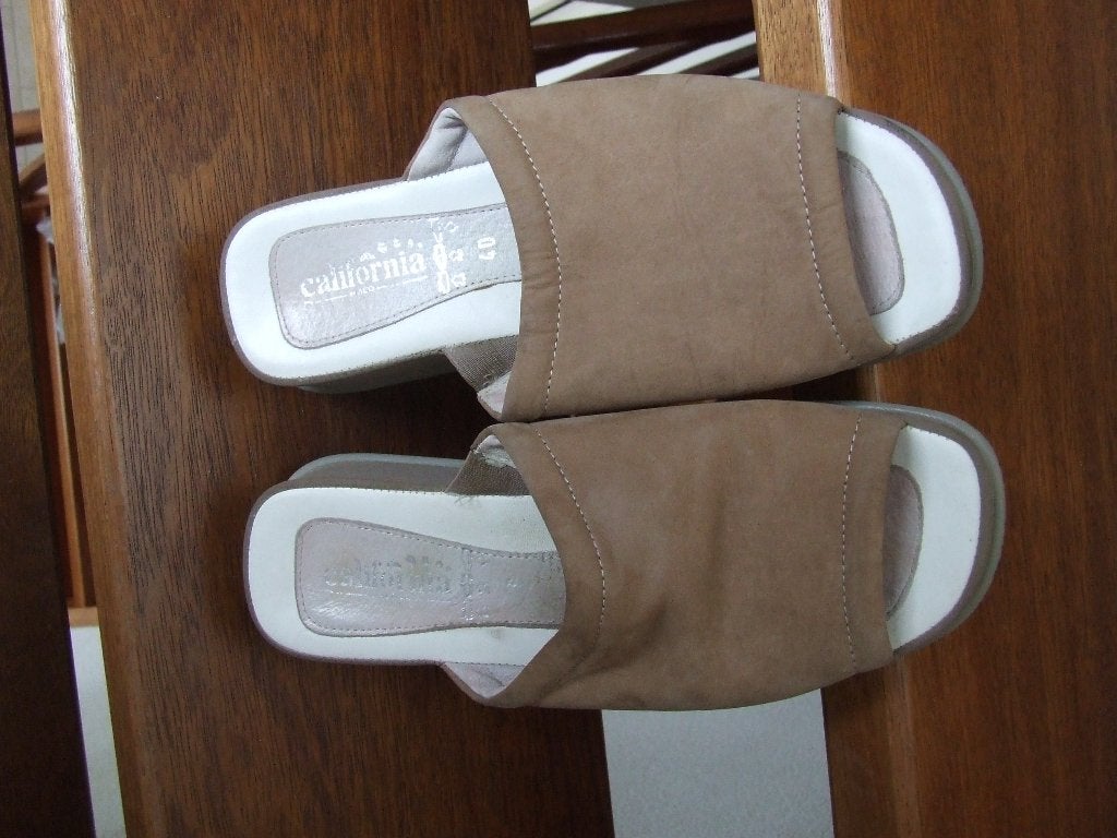 Aco zeer nette beige leren slippers maat 40, Kleding | Dames, Slippers, California by Aco, Beige, Ophalen of Verzenden