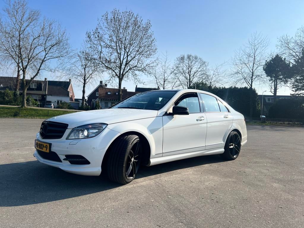 Mercedes-Benz C-Klasse 1.8 C180 CGI  AMG Pakket Panorama, Euro 5, Achterwielaandrijving, 1800 kg, 1796 cc