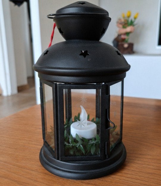 Zwarte decoratieve lantaarn met LED kaars, Zwart, Ophalen of Verzenden, Zo goed als nieuw, Metaal
