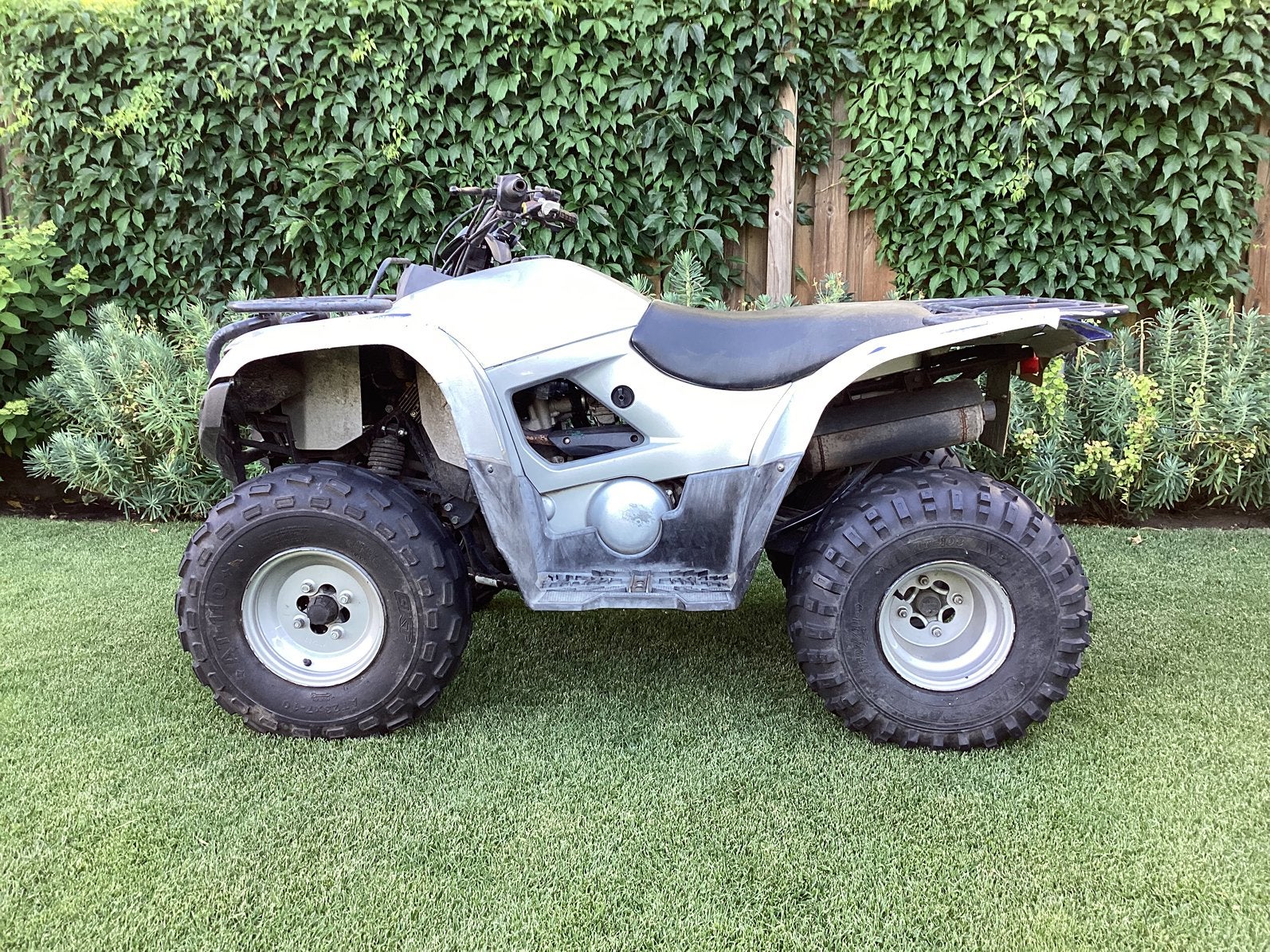 Quad Yamaha Grizzly 300 met landbouwkenteken., 1 cilinder, 300 cc
