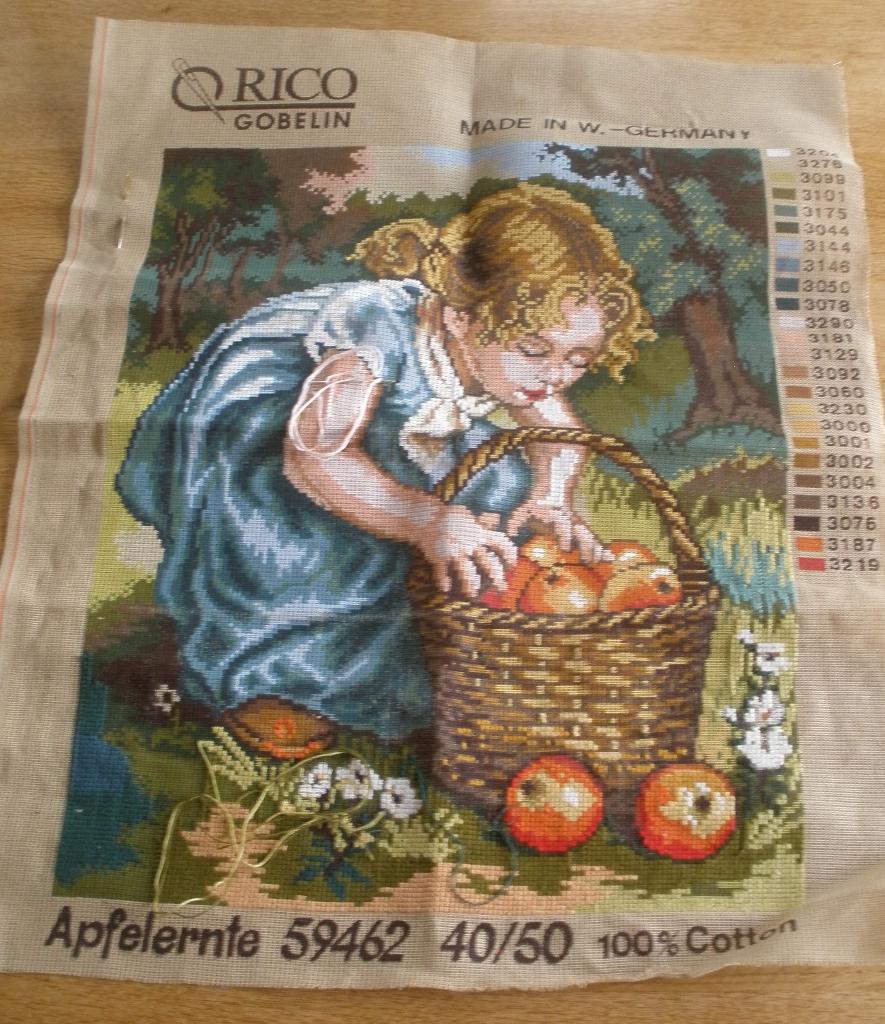 Vintage Crico borduurstramien Meisje met mand appels / onaf., Ophalen of Verzenden, Zo goed als nieuw, Handborduren, Borduurpakket