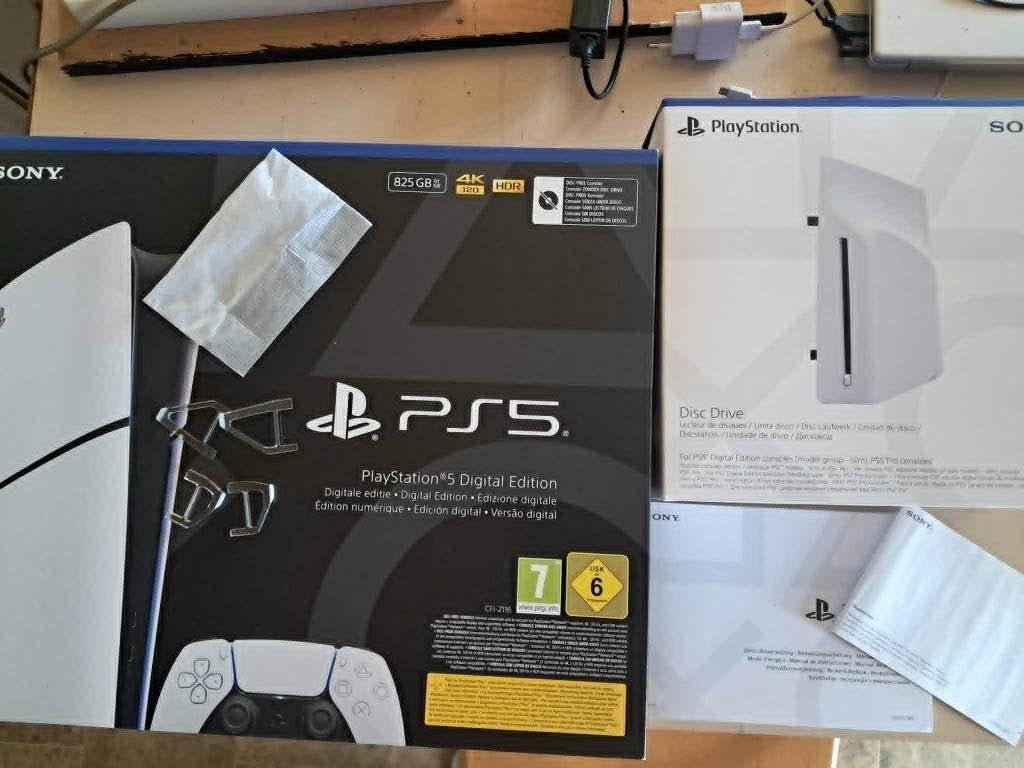 ps5 Digitaal + Disq drive beide nieuw in doos+ Indiana Jones, Spelcomputers en Games, Spelcomputers | Sony PlayStation 5, Ophalen of Verzenden