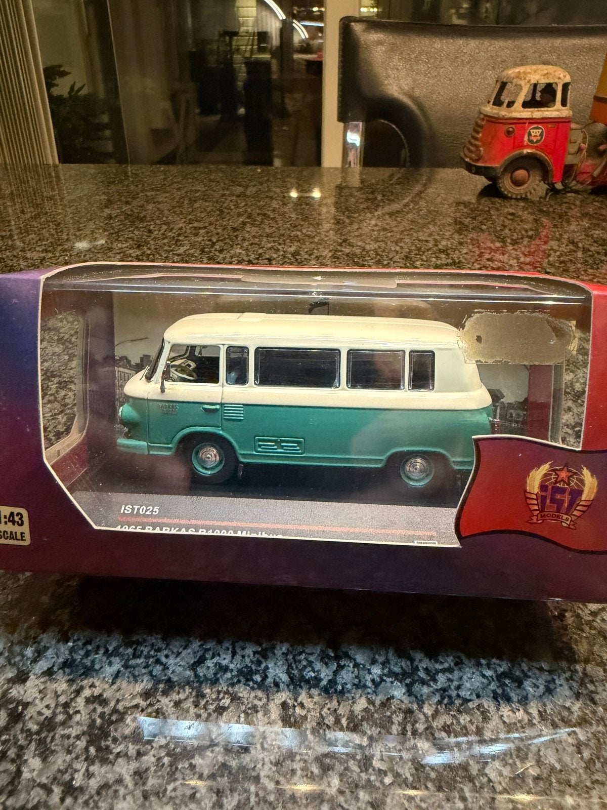 1:43 IST025 Barkas B1000 minibus, Ophalen of Verzenden, Zo goed als nieuw, Auto, Overige merken
