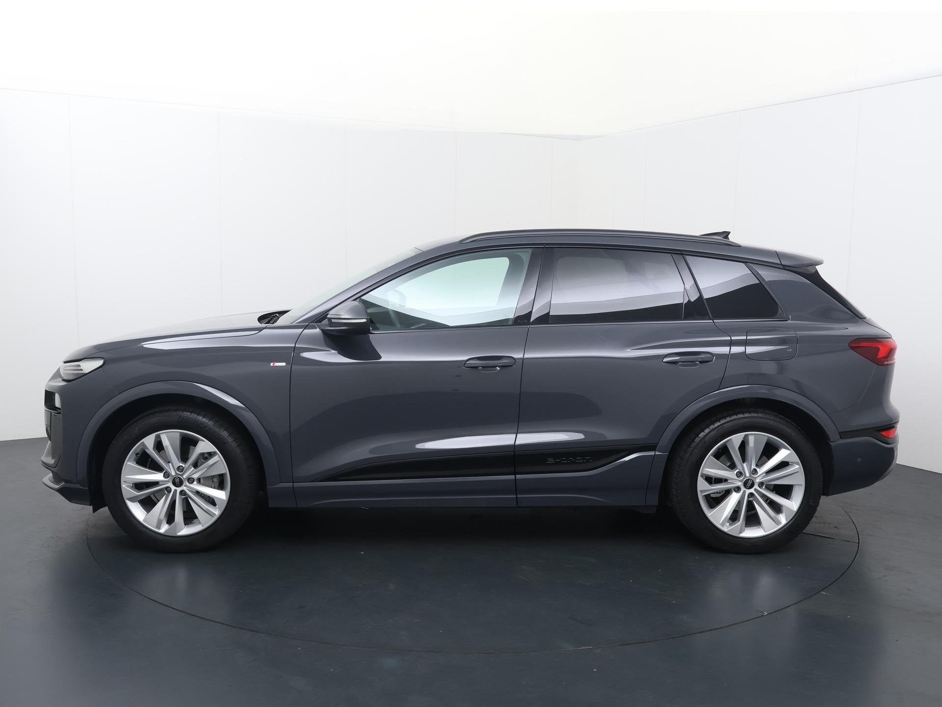 Audi Q6 e-tron Launch edition 83 kWh | 252 PK | SoH 96% | Tr, 12 maanden, Gebruikt, Zwart, 2100 kg