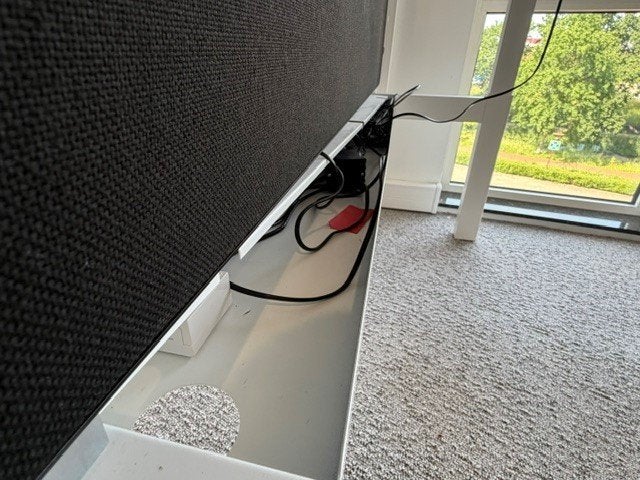 Foto 11 van Elektrische zit-sta duo-bureau met kabelgoot, verdeler, 21st