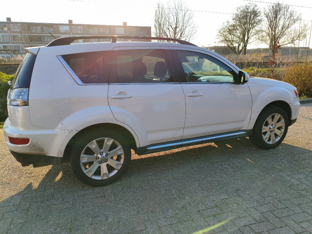 Foto 6 van Mitsubishi Outlander 2.4 125KW 4WD 2010 Wit