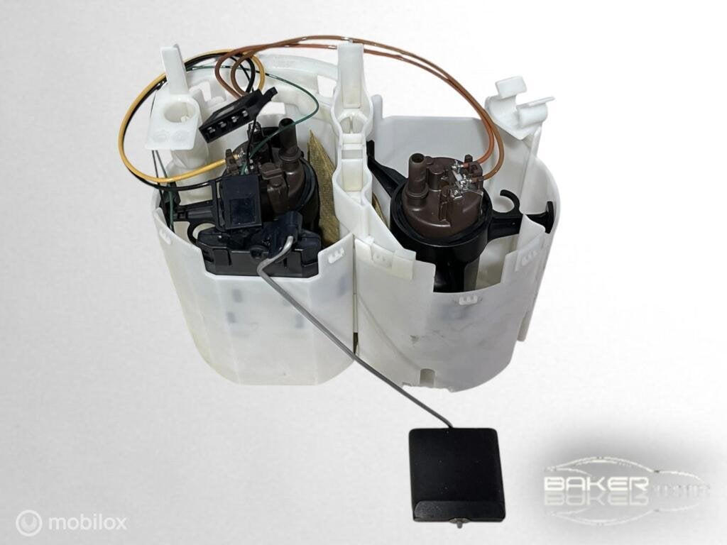 Brandstofpomp Mercedes C-klasse C63 6.2 AMG W204  ('07-'14), Gebruikt, Mercedes-Benz, Ophalen of Verzenden, Mercedes-Benz