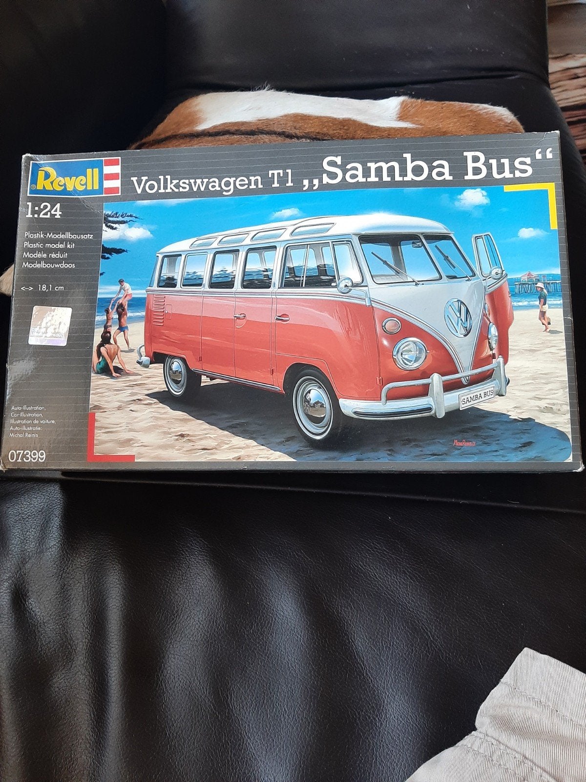 Revell Volkswagen T1 Samba Bus Modelbouwdoos 1:24, Ophalen, Zo goed als nieuw, Auto, Revell