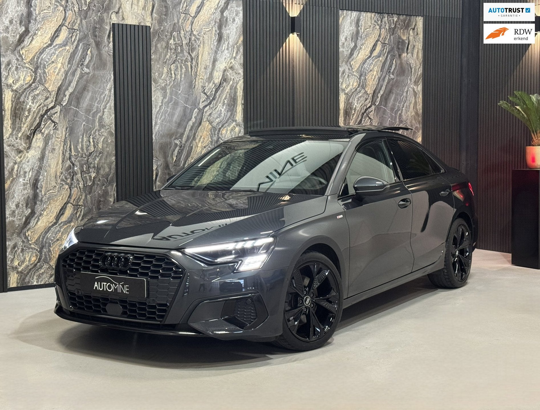 Audi A3 LIMOUSINE 35 TFSI S-line Black Optic|PANO|VIRTUAL|KU, Auto's, Dealer onderhouden, 4 cilinders, 150 pk, Bedrijf