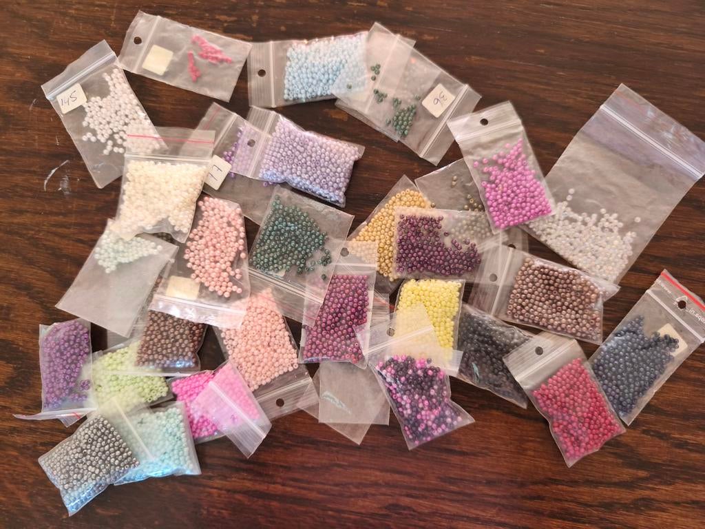 Grote partij parel kraaltjes in diverse kleuren, Hobby en Vrije tijd, Ophalen of Verzenden, Zo goed als nieuw, Kraal
