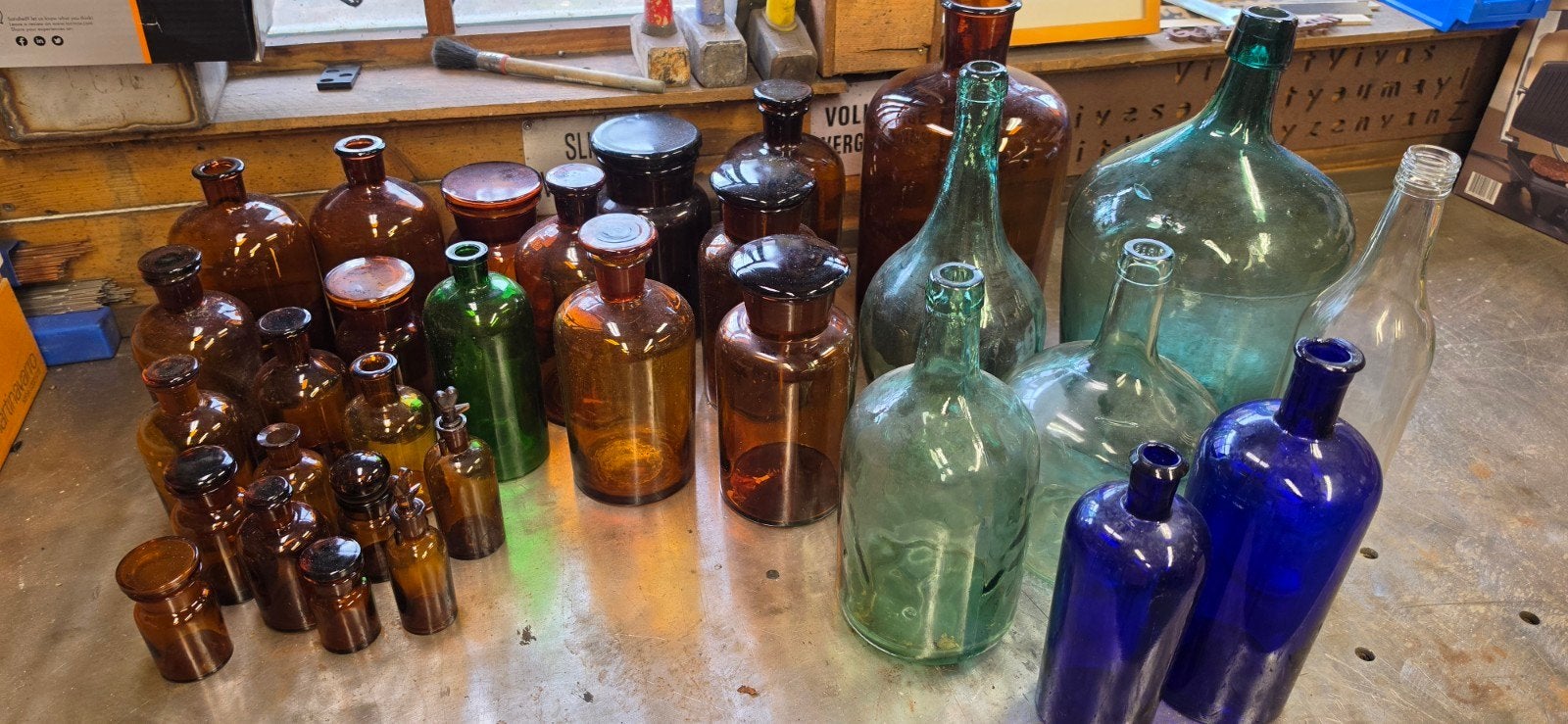 Diverse collectie vintage apothekersflessen en karaffen, Ophalen