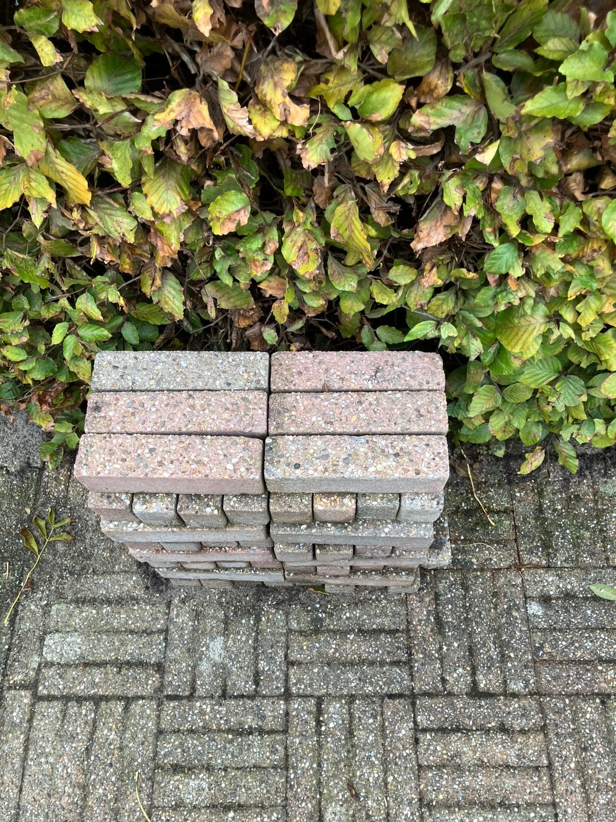 Klein stapeltje klinkers, Ophalen, Gebruikt, Beton, Klinkers