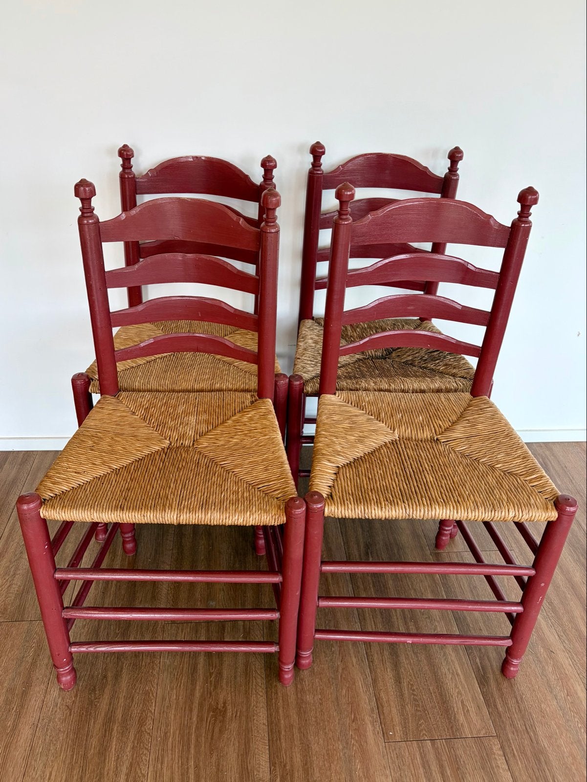 Set van 4 antieke knopstoelen, rood met rieten zitting, Ophalen