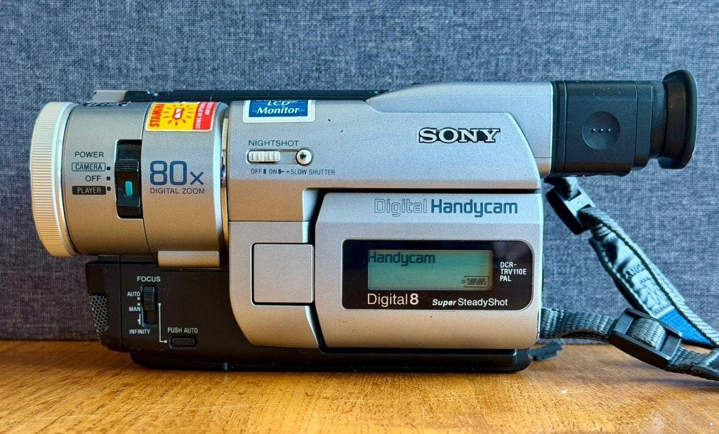 SONY Handycam DCR-TRV110E, Digital8/Hi8/Video8, GETEST!, 20x of meer, Overige soorten, Ophalen of Verzenden, Zo goed als nieuw