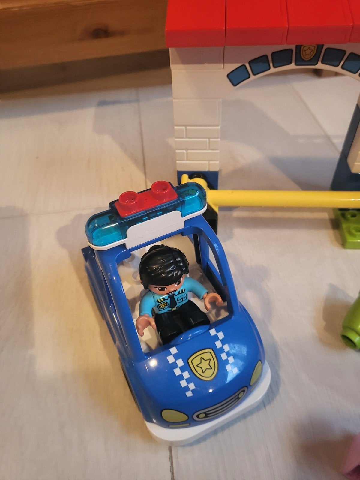 LEGO Duplo Politiebureau en dief, Kinderen en Baby's, Speelgoed | Duplo en Lego, Ophalen of Verzenden, Duplo, Complete set, Compleet