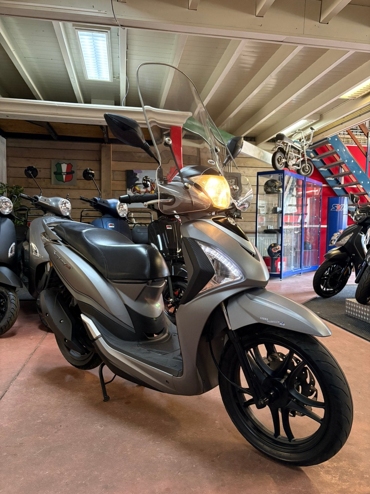 Gebro scooters: Sym symphony ST 45KM BROM BJ2020 grijs, Gebruikt, Overige modellen, Maximaal 45 km/u, Ophalen of Verzenden