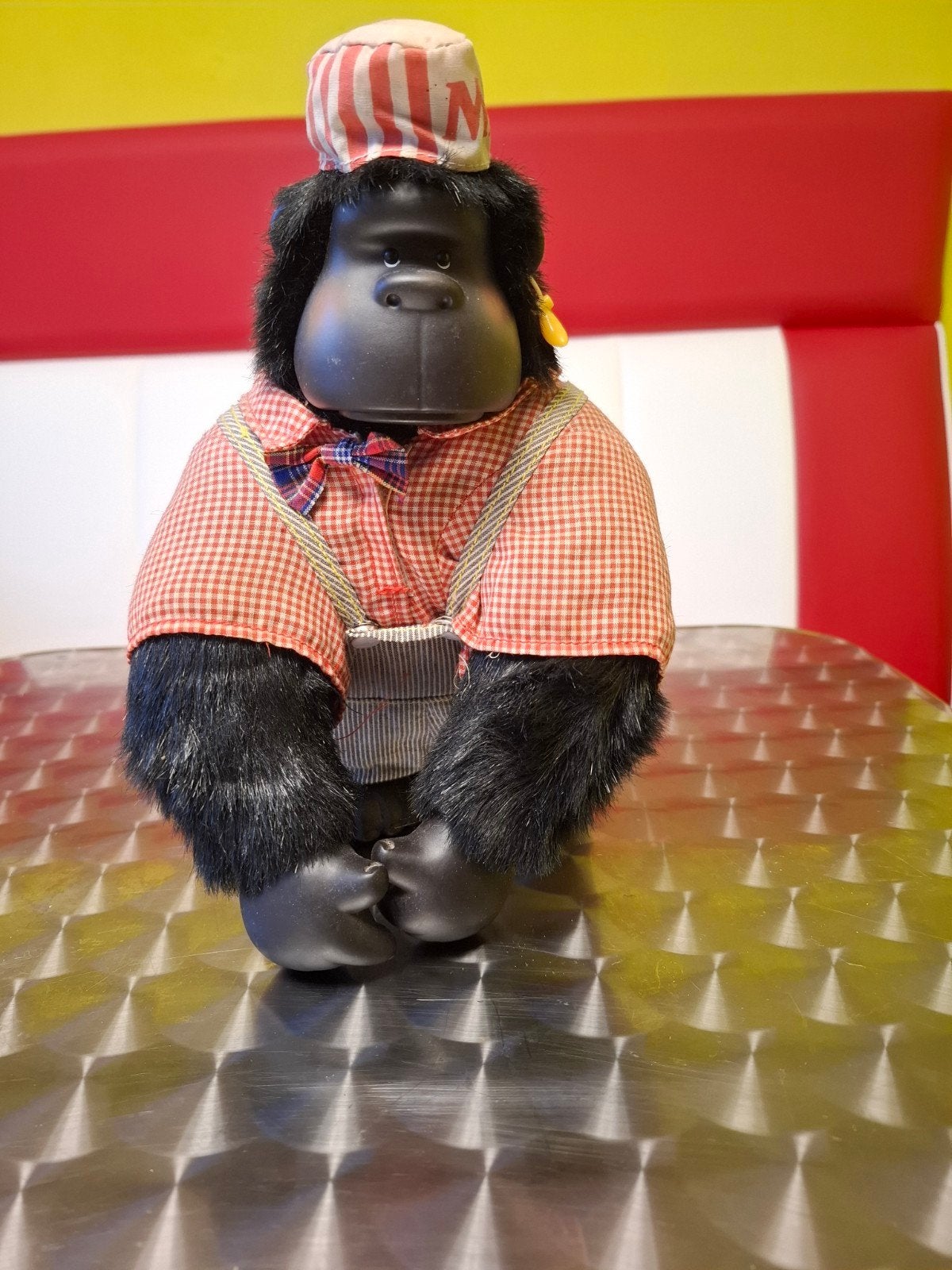 Magical Murphy gorilla knuffel, Ophalen