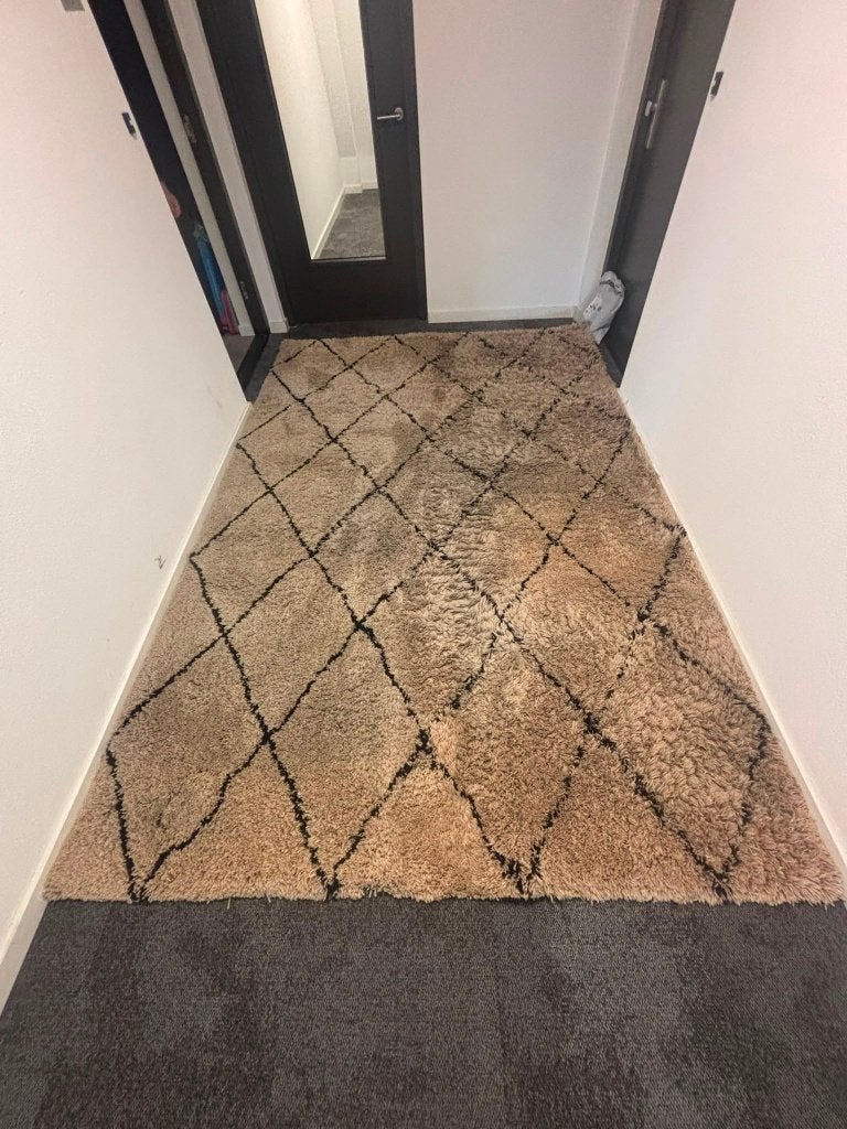By-boo groot vloerkleed, Huis en Inrichting, Stoffering | Tapijten en Kleden, Ophalen, Gebruikt, Grijs, 200 cm of meer