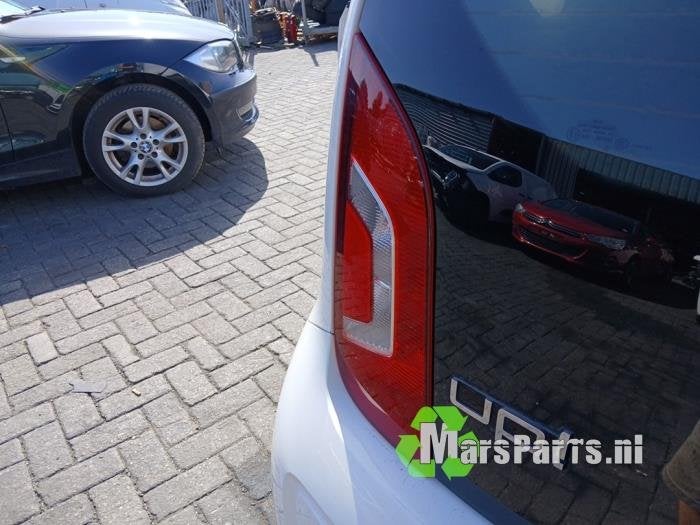 Achterlicht links van een Volkswagen UP, Gebruikt, -, Volkswagen, -
