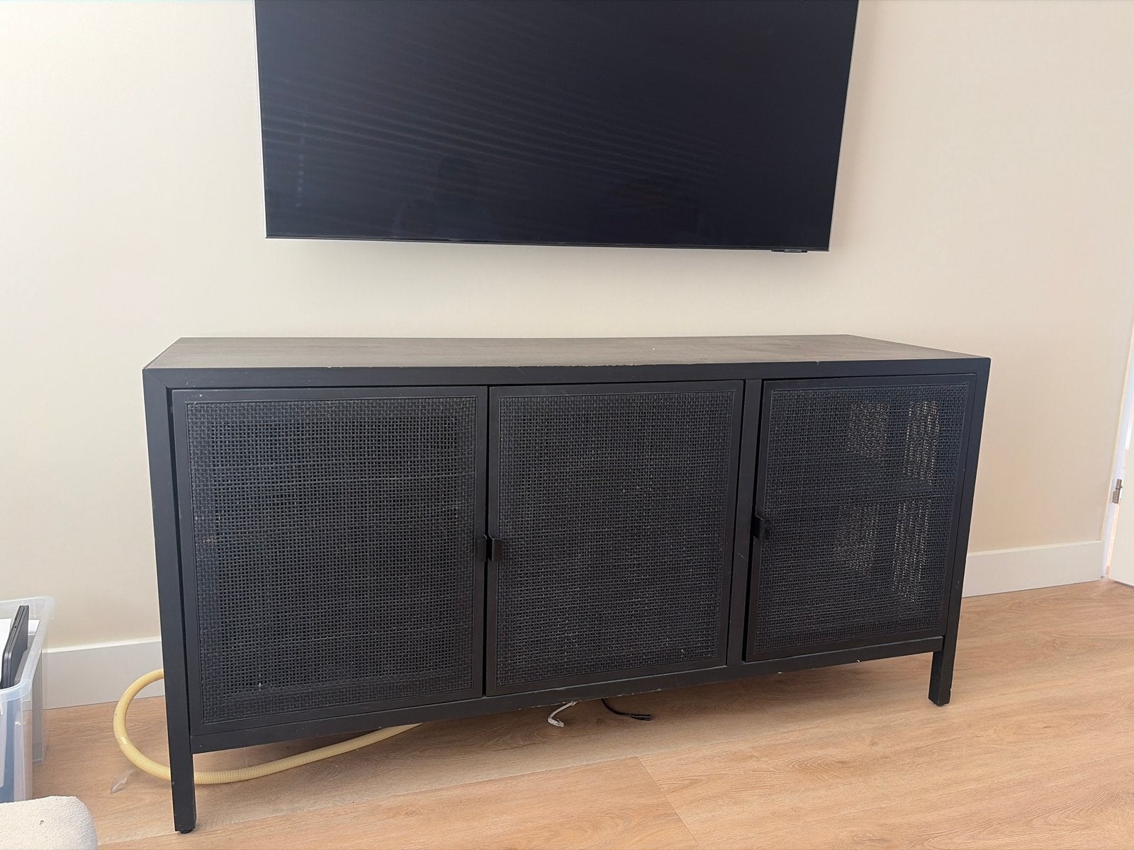 Zwart dressoir met webbing (150x45x75 cm), Huis en Inrichting, Gebruikt, 150 tot 200 cm, Ophalen of Verzenden, 25 tot 50 cm
