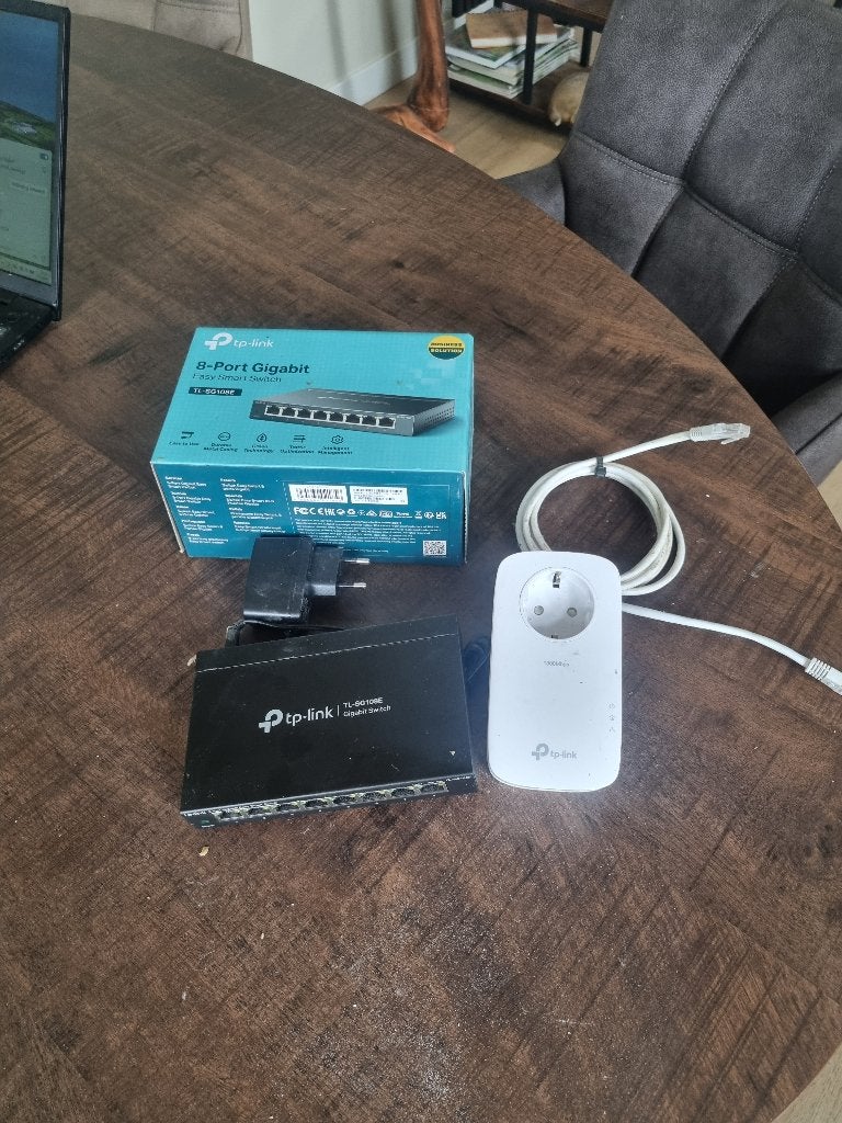 TP-Link 8-poorts Gigabit Switch en Powerline Adapter, Ophalen of Verzenden, Zo goed als nieuw